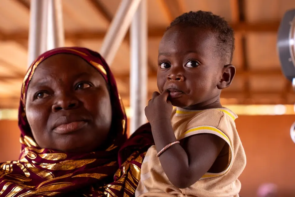 A mother holds her baby, who recovered from severe malnutrition at a UNICEF-supported health facility in Ouagadougou, Burkina Faso. 