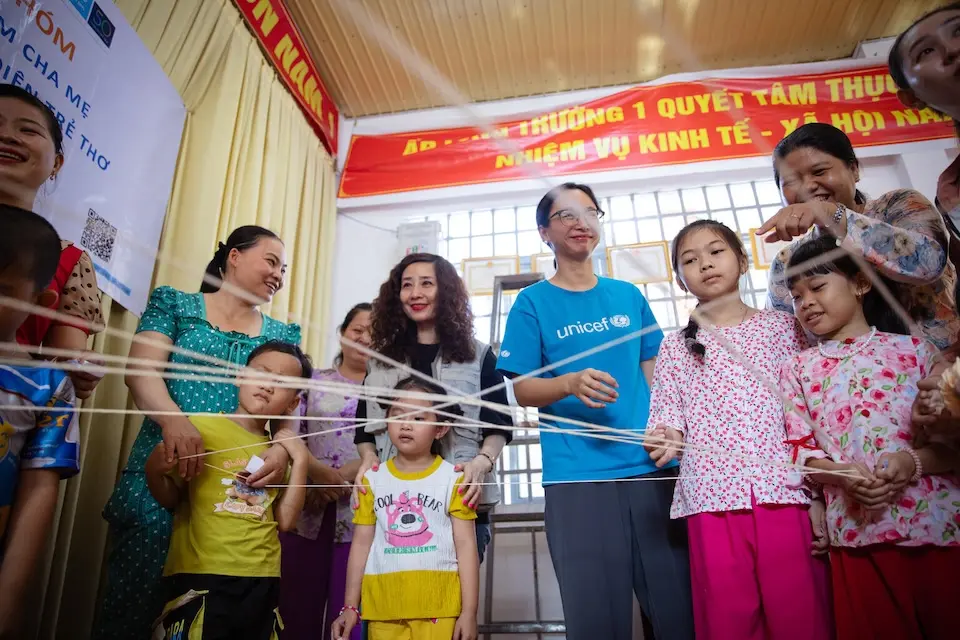 Participants at a parenting group session in Cần Thơ City, Vietnam including parents, grandparents and caregivers of young children. 