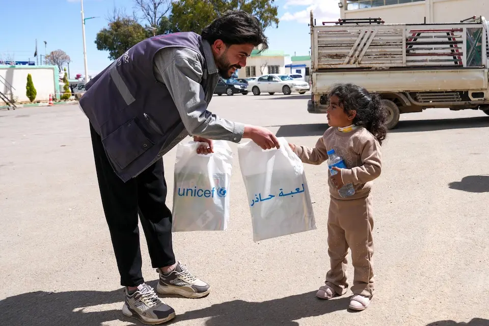 A 4-year-old receives mine risk education materials from a UNICEF-supported worker at the Joussieh border crossing in Homs Governorate, Syria, on March 30, 2026.