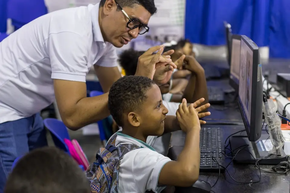 A student learns sign language from a teacher at a UNICEF-supported school in Colombia.