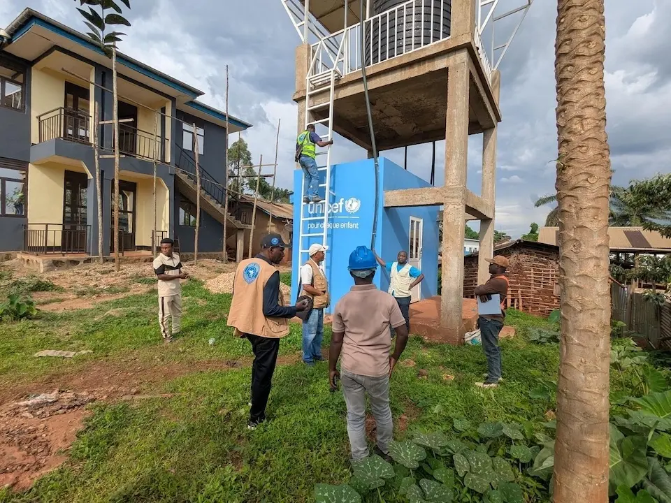 UNICEF installs new borehole to ensure access to safe water outside a hospital in North Kivu, DR Congo.