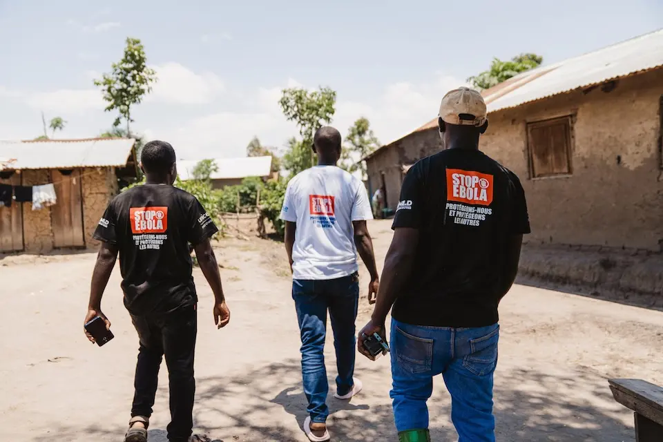 Social mobilizers in DR Congo spreading word of how to prevent Ebola.