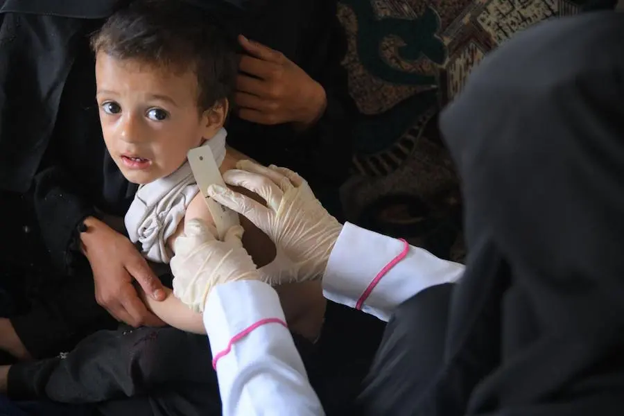 In Yemen, community health worker Hajar Al-Jidawi continues her work while taking all precautionary measures to prevent the spread of COVID-19. In Yemen, community health worker Hajar Al-Jidawi continues her work while taking all precautionary measures to prevent the spread of COVID-19.