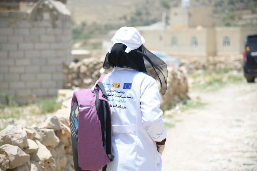 In Yemen, UNICEF-supported community health workers like Basma Al-Astuh conduct home visits and follows up on cases of children and women in need.