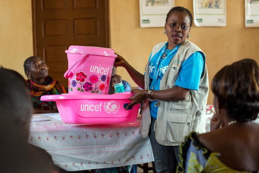 A doctor holds an antenatal session for pregnant women and their partners at the UNICEF-supported Rubare referral health center in the Democratic Republic of the Congo. 