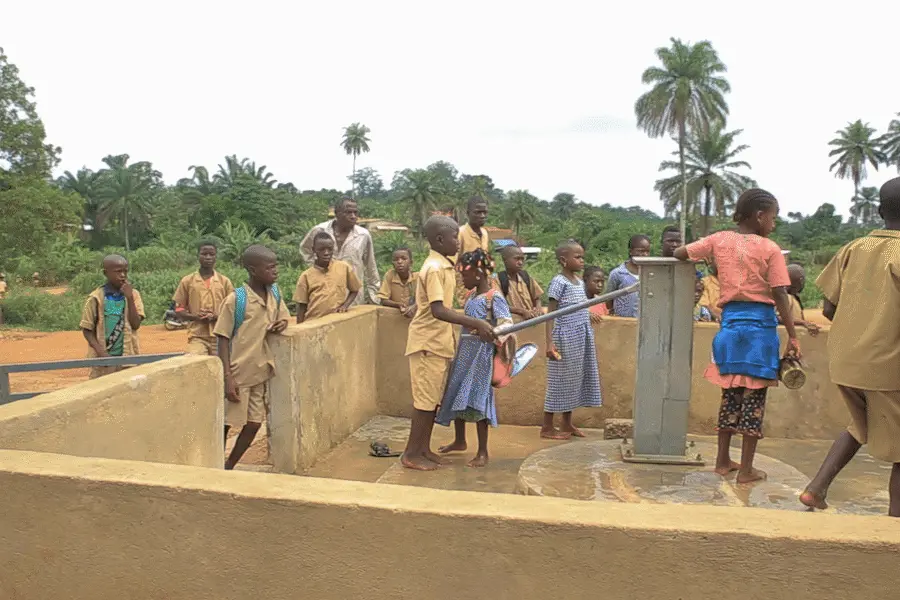 UNICEF's Water for Guinea program is bringing improved access to safe water to rural villages in Guinea. UNICEF's Water for Guinea program is bringing improved access to safe water to rural villages in Guinea.