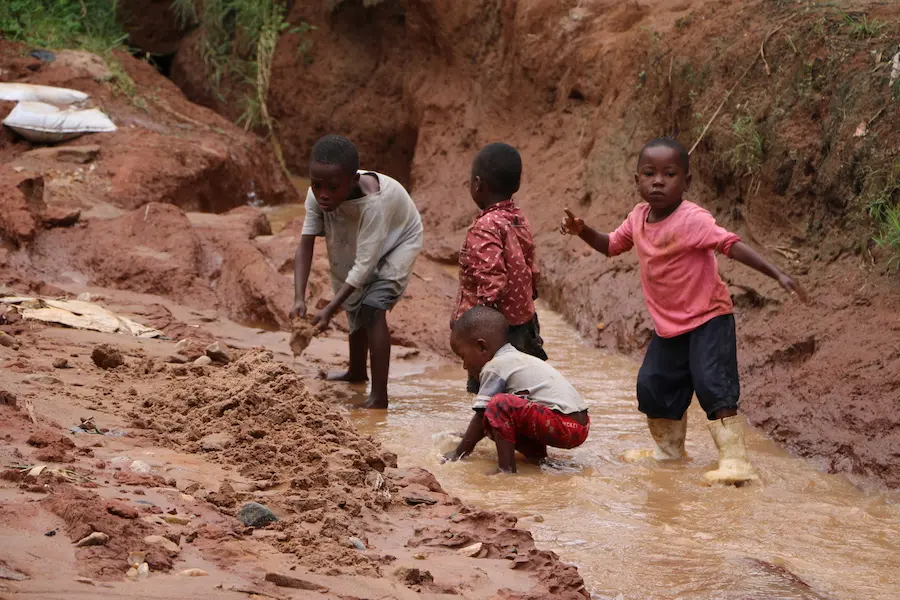 Torrential rains in late 2019 and early 2020 have caused massive flooding in Burundi, destroying homes and leaving families vulnerable. UNICEF is there to help. Torrential rains in late 2019 and early 2020 have caused massive flooding in Burundi, destroying homes and leaving families vulnerable. UNICEF is there to help.