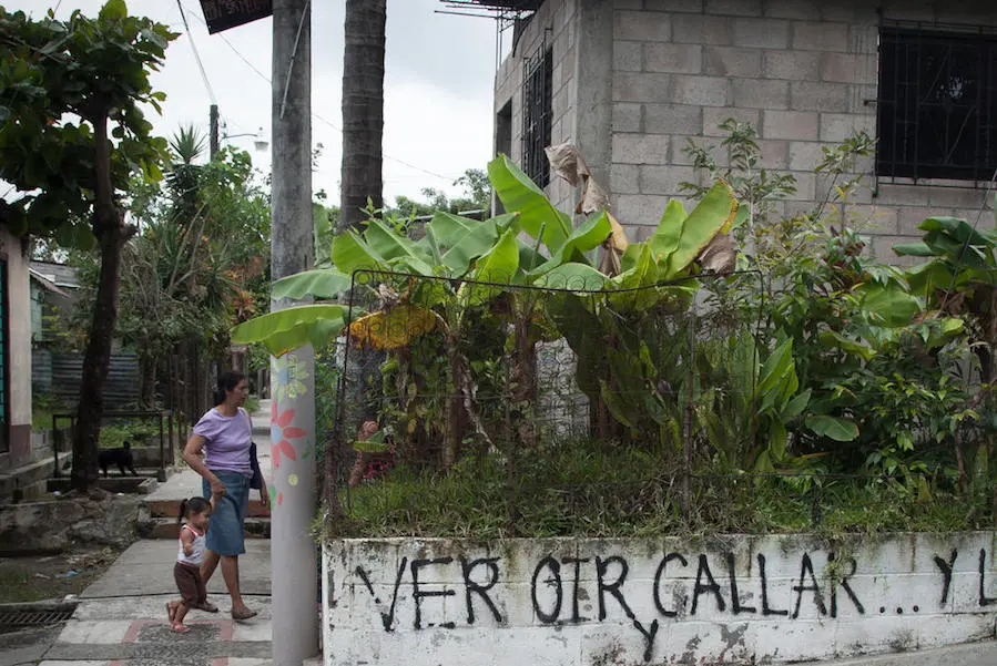 Grafitti on a wall in a gang-controlled Central American town says "See, hear and be silent." unicef, unicef usa, Central American migrants, violence in Central America