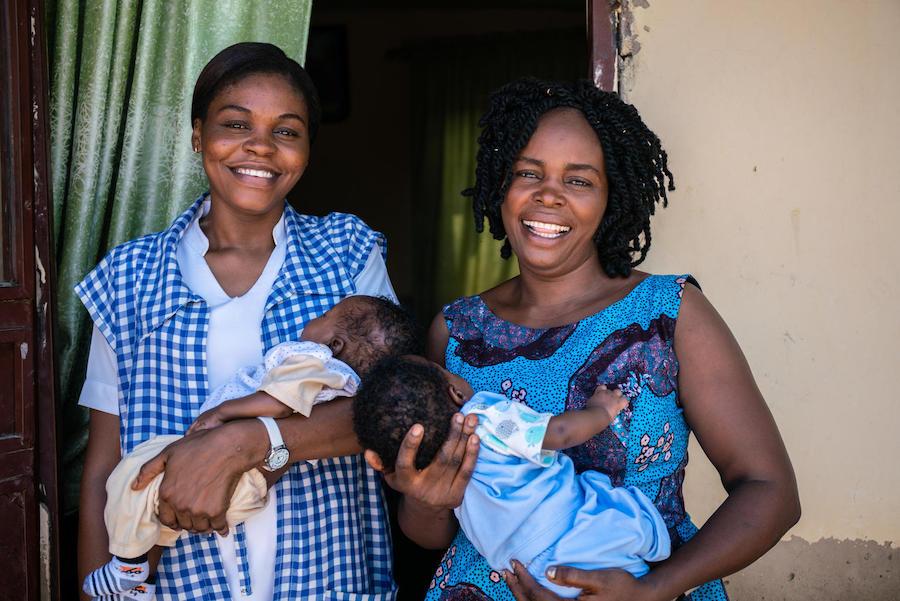 In November 2018, community health worker Amilia Mathew (left) and her sister hold twins born at the UNICEF-supported clinic, Nana As'mau, in Yola, Nigeria. 