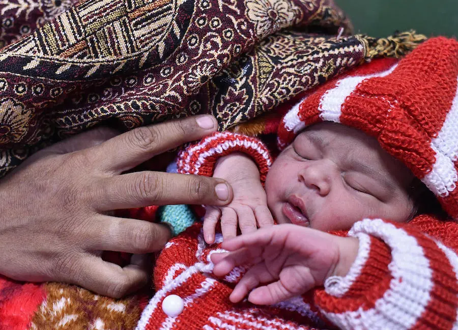 On January 1, 2019, mother Alka, 29, holds her newborn baby girl at Lady Harding Medical College in New Delhi, India. UNICEF, India, newborn health, early child development