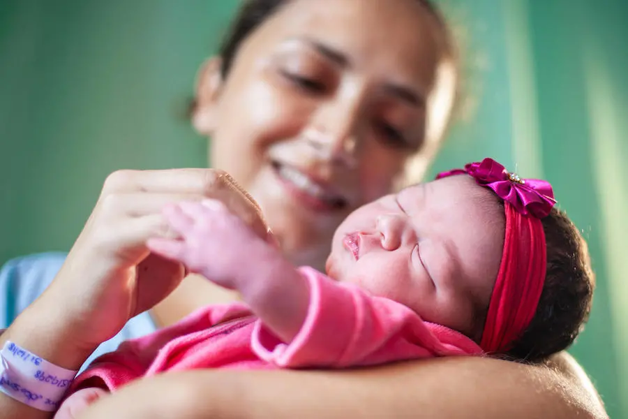 On 1 January 2019 in Brazil, newborn baby girl Julia da Silva Reis, weighing 3.85kg and born by caesarian at 0:01am to mother Viviane Dos Santos Reis and father Rafael da Silva at the Hospital Sofia Feldman in Belo Horizonte, Brazil. UNICEF, Brazil, newborn care, Every Child Alive