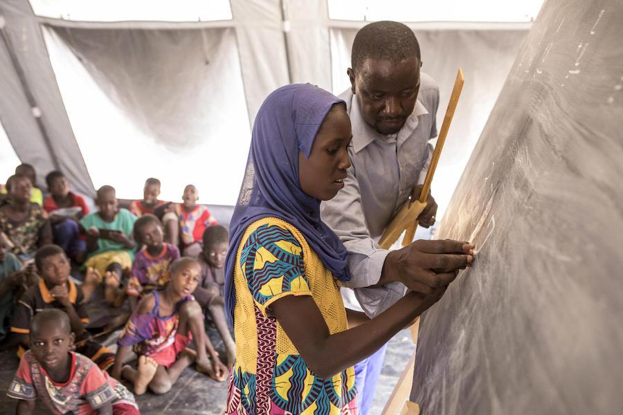 Boureima Tall teaches arithmetic to displaced students in a tent provided by UNICEF in Socoura IDP camp in Sévaré, Mopti region, Mali in April 2019. 