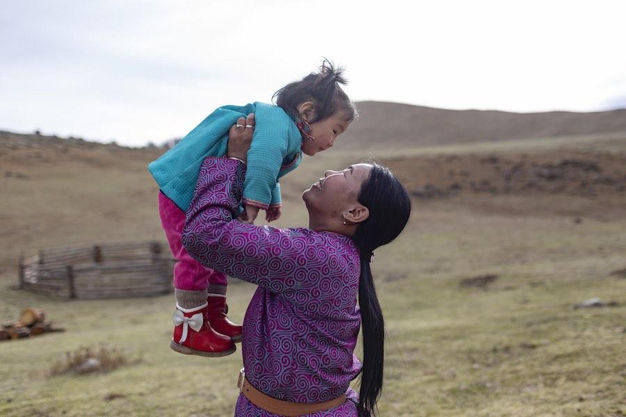  In Mongolia, newborn mortality rates are going down, thanks to UNICEF-supported health care for moms and babies like one-year-old Delgermurun Tsolomon and her mom, Sugarmaa Batjargal. 