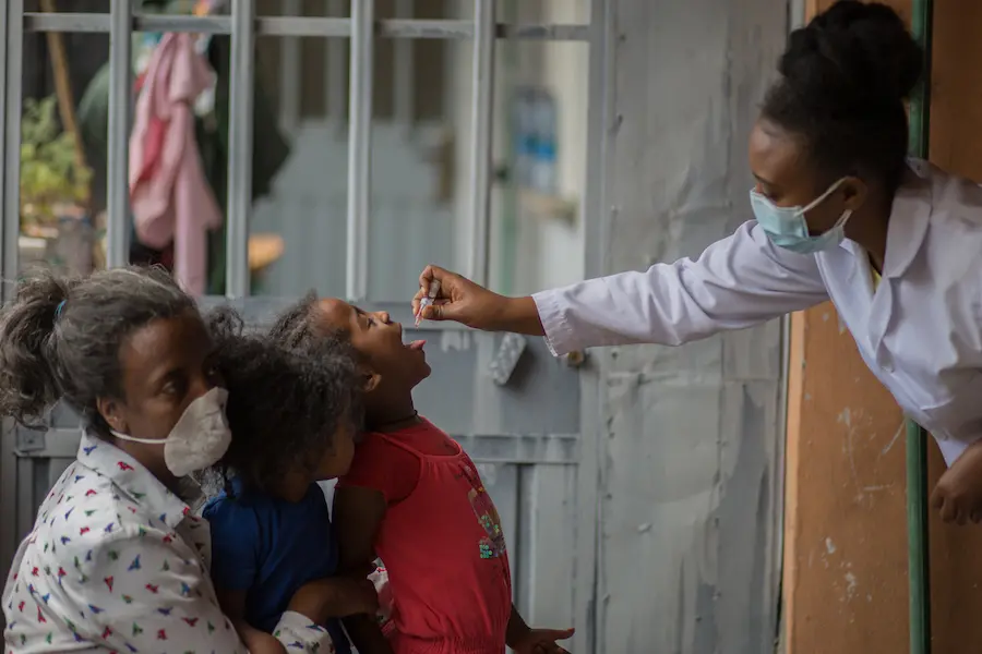 Amen Samuel, 3 and Blen Samuel, 5, during Polio vaccination right outside their house. Gelan, Addis Ababa.© UNICEF Ethiopia/2020/Tadesse Amen Samuel, 3 and Blen Samuel, 5, during Polio vaccination right outside their house. Gelan, Addis Ababa.© UNICEF Ethiopia/2020/Tadesse