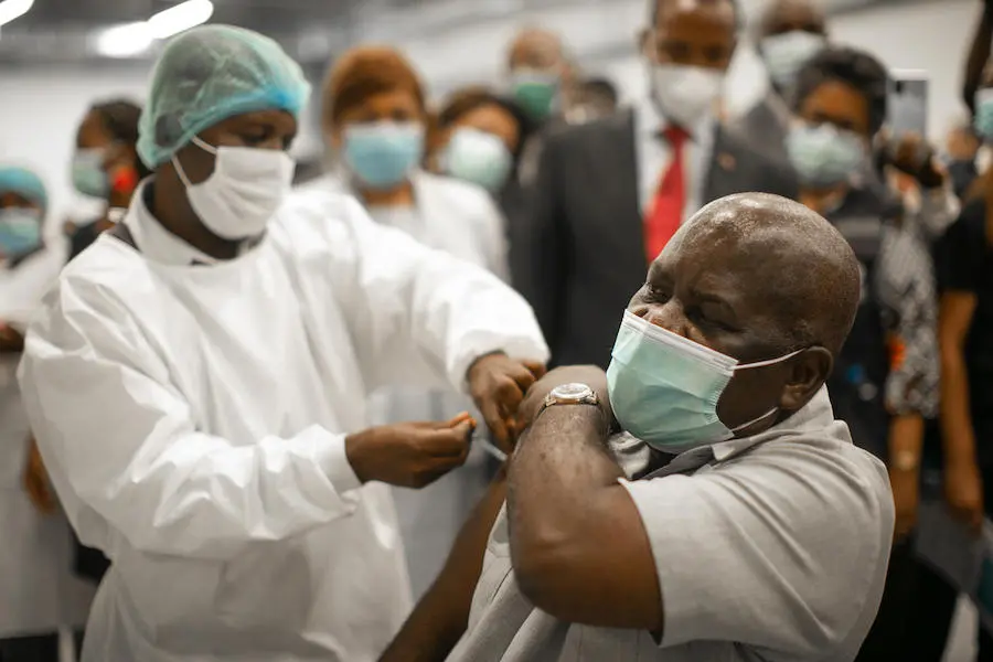 On 2 March 2021, Dr. Luzola Messo, a senior frontline health professional, is the second person in Angola to receive the COVID-19 vaccine. On 2 March 2021, Dr. Luzola Messo, a senior frontline health professional, is the second person in Angola to receive the COVID-19 vaccine.