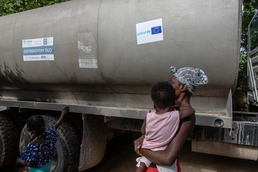 On August 18, 2021, in Marceline, near Haiti's Camp Perrin district, a truck fills one of the first four water stations supported by UNICEF. On August 18, 2021, in Marceline, near Haiti's Camp Perrin district, a truck fills one of the first four water stations supported by UNICEF.