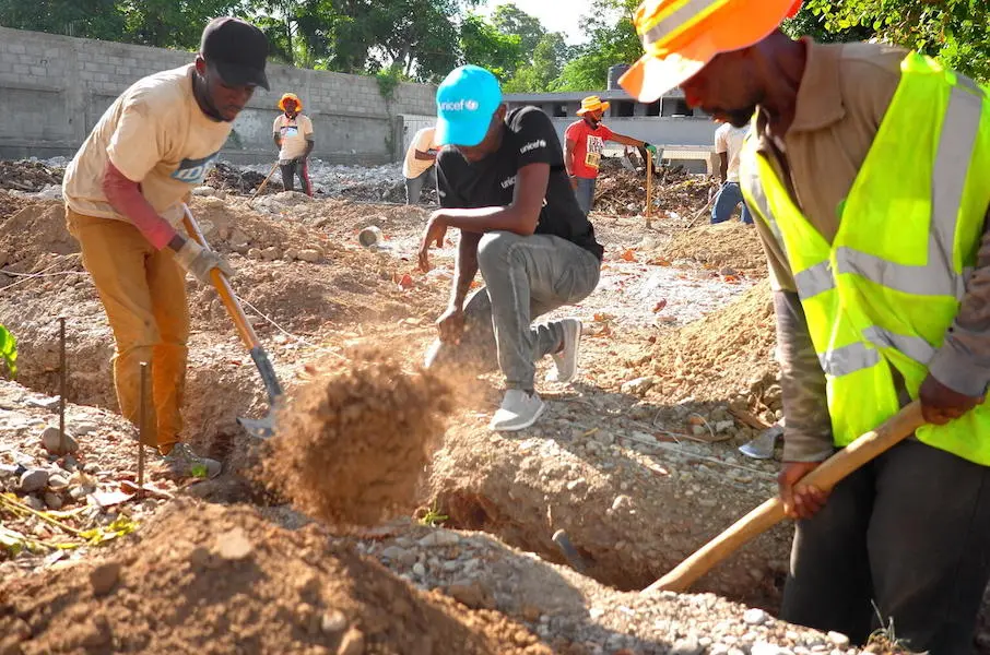 In Les Cayes, Haiti in October 2021, the initial phase of the reconstruction work has begun at some schools destroyed by the August 14, 2021 earthquake. Progress is expected to accelerate in the coming weeks, should resources be made available. In Les Cayes, Haiti in October 2021, the initial phase of the reconstruction work has begun at some schools destroyed by the August 14, 2021 earthquake. Progress is expected to accelerate in the coming weeks, should resources be made available.