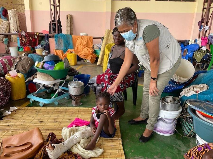 On January 27, 2022, UNICEF Child Health Specialist Benilde Soares speaks with a family at a site for Internally Displaced People (IDP) in Tete, northern Mozambique, hosting at least 1,200 people after Tropical Storm Ana hit parts of the country.