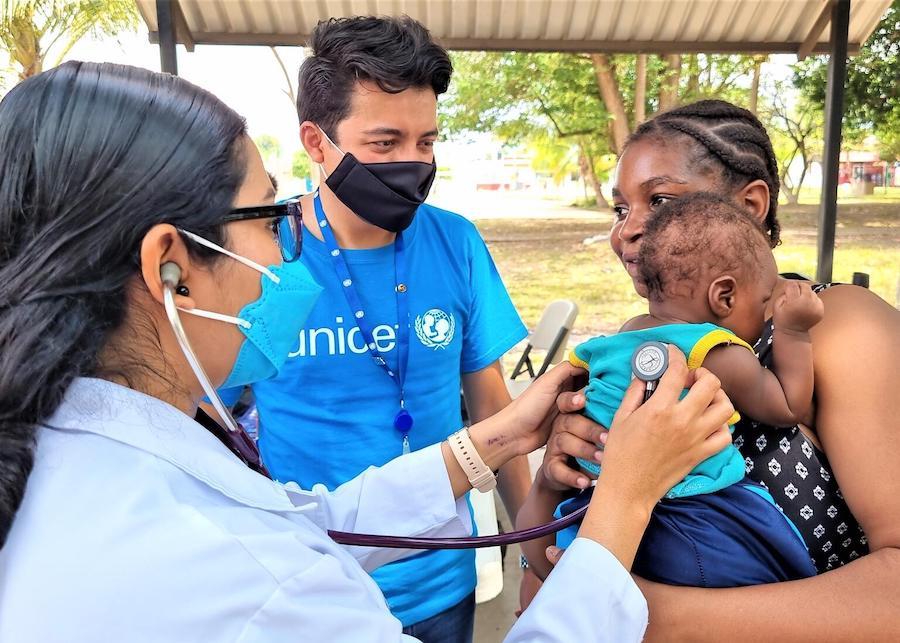 UNICEF staff members attend to health care needs of migrant children and pregnant women in Tapachula, Chiapas, on the Mexico-Guatemala border.