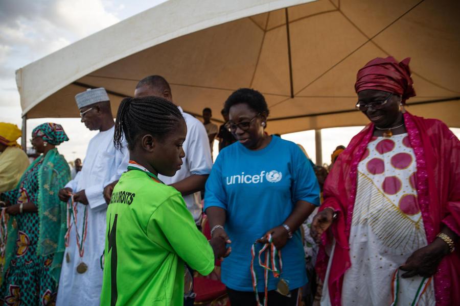 UNICEF supports the Nigerien Football Federation, FENIFOOT, to organize soccer competitions exclusively for disadvantaged girls with the aim of transforming social stigmas into future opportunities. 
