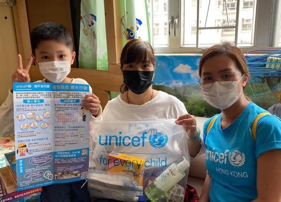 Distributing hygiene kits and information to vulnerable families has been a critical component of UNICEF's global response to the COVID-19 pandemic since the beginning. Distributing hygiene kits and information to vulnerable families has been a critical component of UNICEF's global response to the COVID-19 pandemic since the beginning.