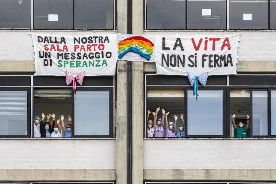 On April 17, 2020 in Italy, doctors and nurses from the obstetrics and the gynecology department at the Hospital of Treviglio, one of the biggest hospital in Bergamo Province send a message: "From our delivery room a message of hope, life does not stop." On April 17, 2020 in Italy, doctors and nurses from the obstetrics and the gynecology department at the Hospital of Treviglio, one of the biggest hospital in Bergamo Province send a message: "From our delivery room a message of hope, life does not stop."