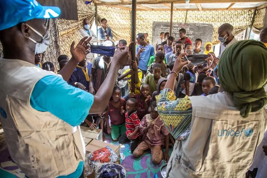 In Nouakchott, Mauritania, UNICEF protection and communications specialists explain to children how to wear their masks correctly to prevent the spread of COVID-19. In Nouakchott, Mauritania, UNICEF protection and communications specialists explain to children how to wear their masks correctly to prevent the spread of COVID-19.