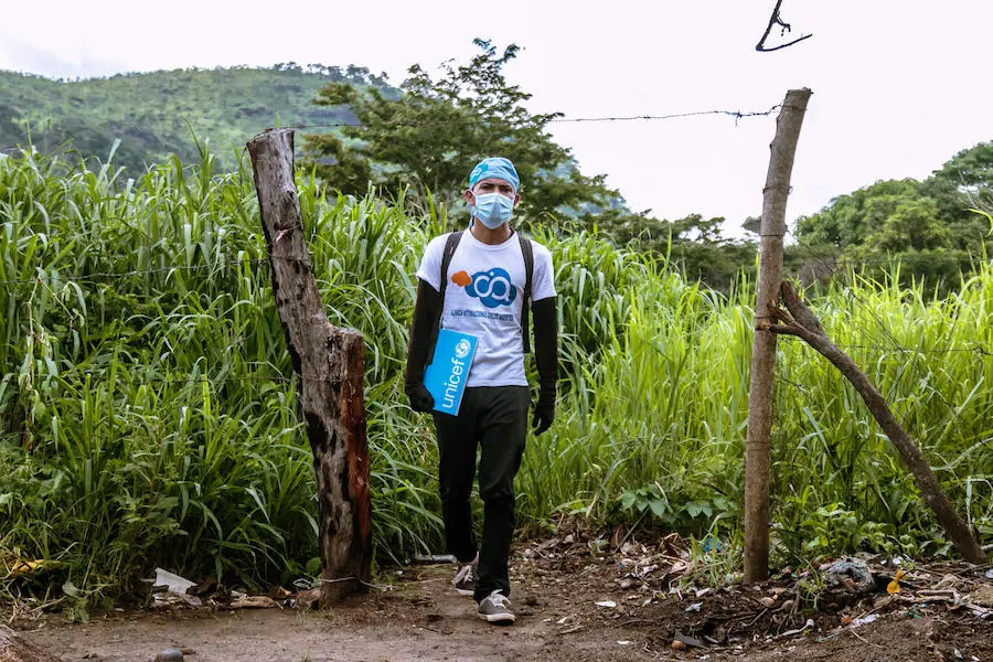 In Venezuela's Bolívar state, Roberto Cordero, a UNICEF-supported community promoter, visit families to share health and hygiene information and identify vulnerable children in need of services, including mental health counseling. In Venezuela's Bolívar state, Roberto Cordero, a UNICEF-supported community promoter, visit families to share health and hygiene information and identify vulnerable children in need of services, including mental health counseling.