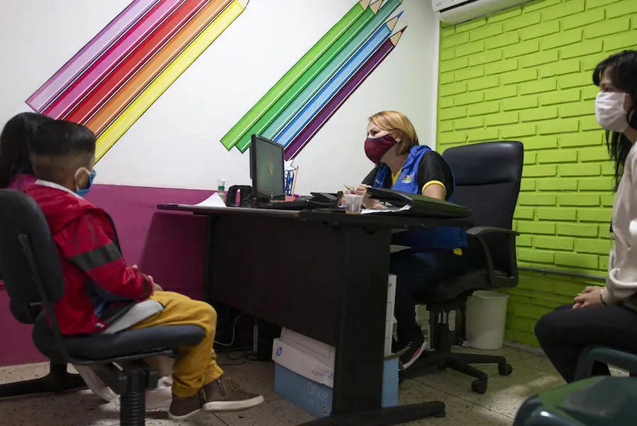 UNICEF-supported child protection counselors Nancy (center) and María José met with two young children to provide counseling after their caregivers requested support for family conflict resolution in Venezuela’s Táchira state, on July 22, 2020. UNICEF-supported child protection counselors Nancy (center) and María José met with two young children to provide counseling after their caregivers requested support for family conflict resolution in Venezuela’s Táchira state, on July 22, 2020.