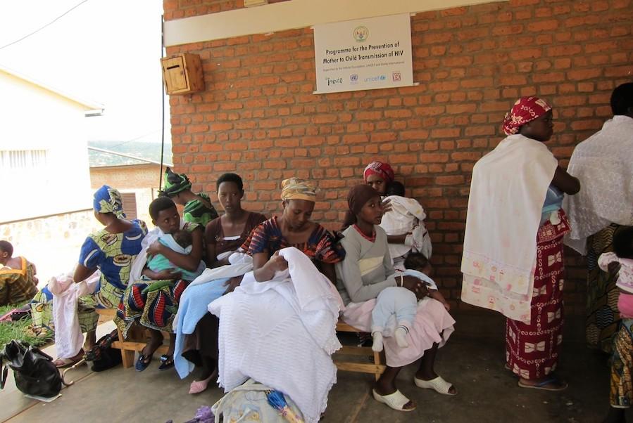 In 2010, Zonta's ongoing partnership with UNICEF USA continued to focus on the prevention of mother-to-child transmission (PMTCT) of HIV in 20 UNICEF-supported sites throughout Rwanda. 