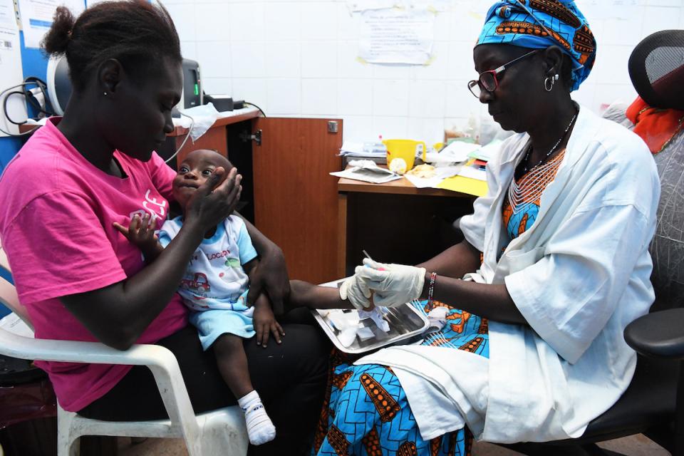 A baby is tested for HIV at a UNICEF-supported hospital in Côte d'Ivoire. 