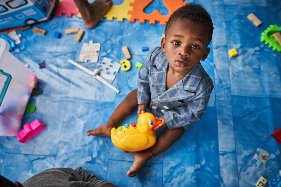 A boy plays in a UNICEF Child-Friendly Space set up for migrant children in Lajas Blancas, Darién, Panamá. 