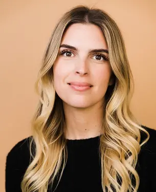 Kelly W headshot