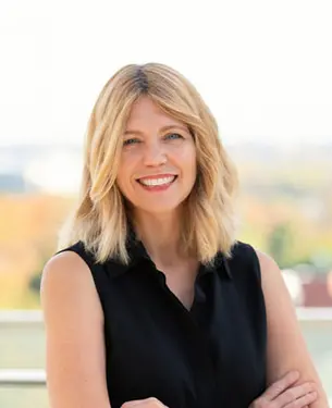 Jenn Pryce headshot
