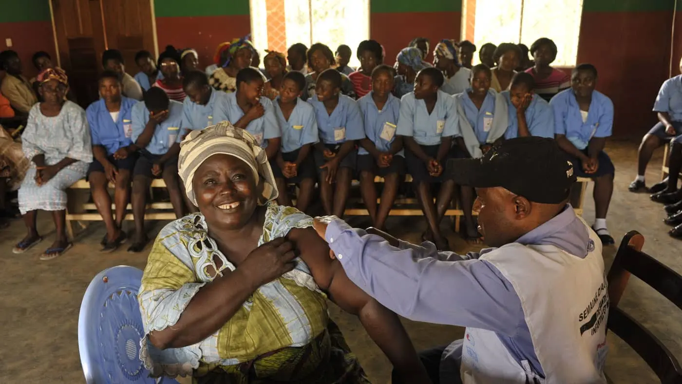 A woman receives a tetanus vaccine as part of a UNICEF-supported campaign to eliminate MNT in Cameroon.