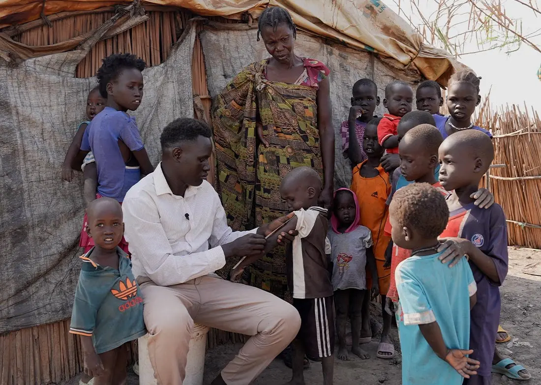 A UNICEF-supported community health worker cares for children in South Sudan.
