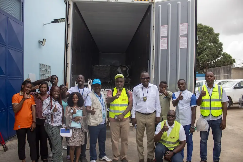 UNICEF staff celebrate the delivery of a shipment of vaccines by sea to Abidjan, Côte d'Ivoire in 2025.