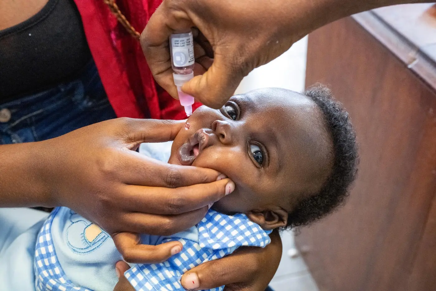 Calem, 2 months old, is being vaccinated at the General Hospital of Malabo, the capital of Equatorial Guinea, supported by UNICEF. 