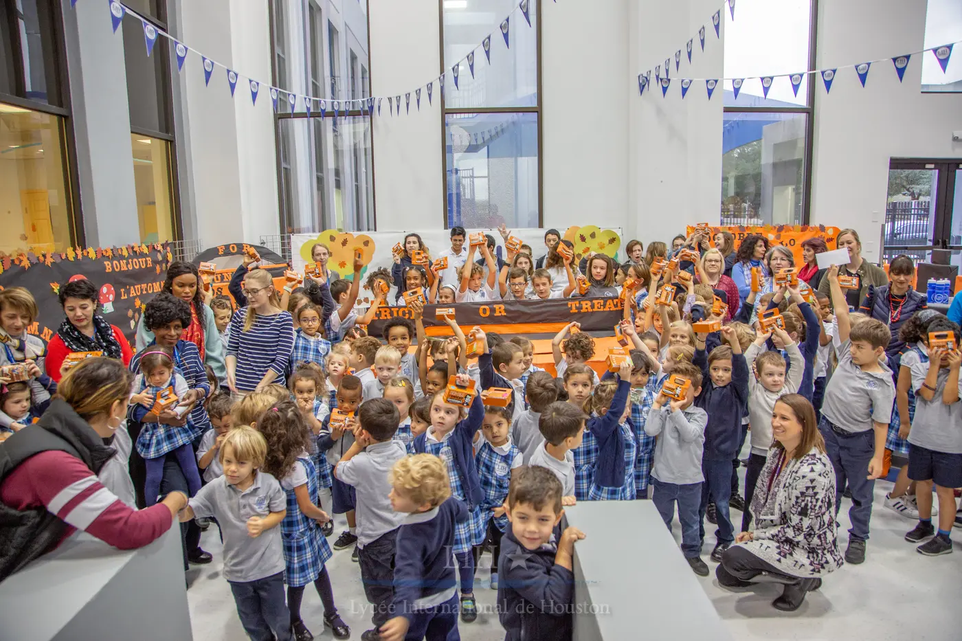 children at trick or treat for UNICEF