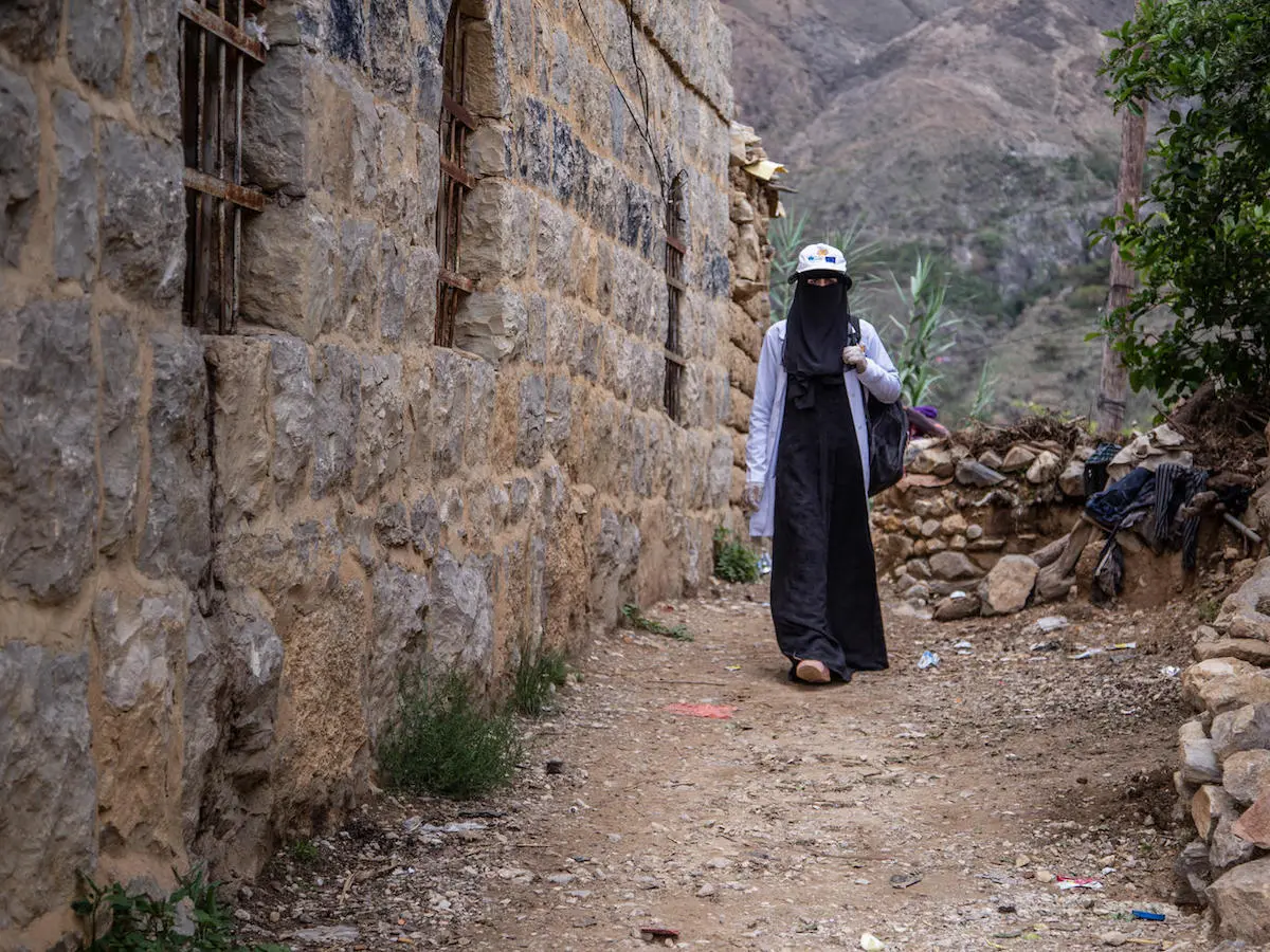 Saba, 23, is a UNICEF-supported community health worker in Bait Essa, Emran governorate Yemen. 