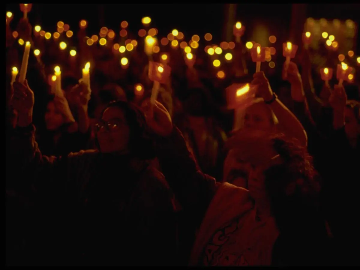 Together with one million others around the world, hundreds of people gathered to light candles for children at the Candlelight Vigil held on September 23, 1990 at United Nations Headquarters in New York, in support of the World Summit for Children.