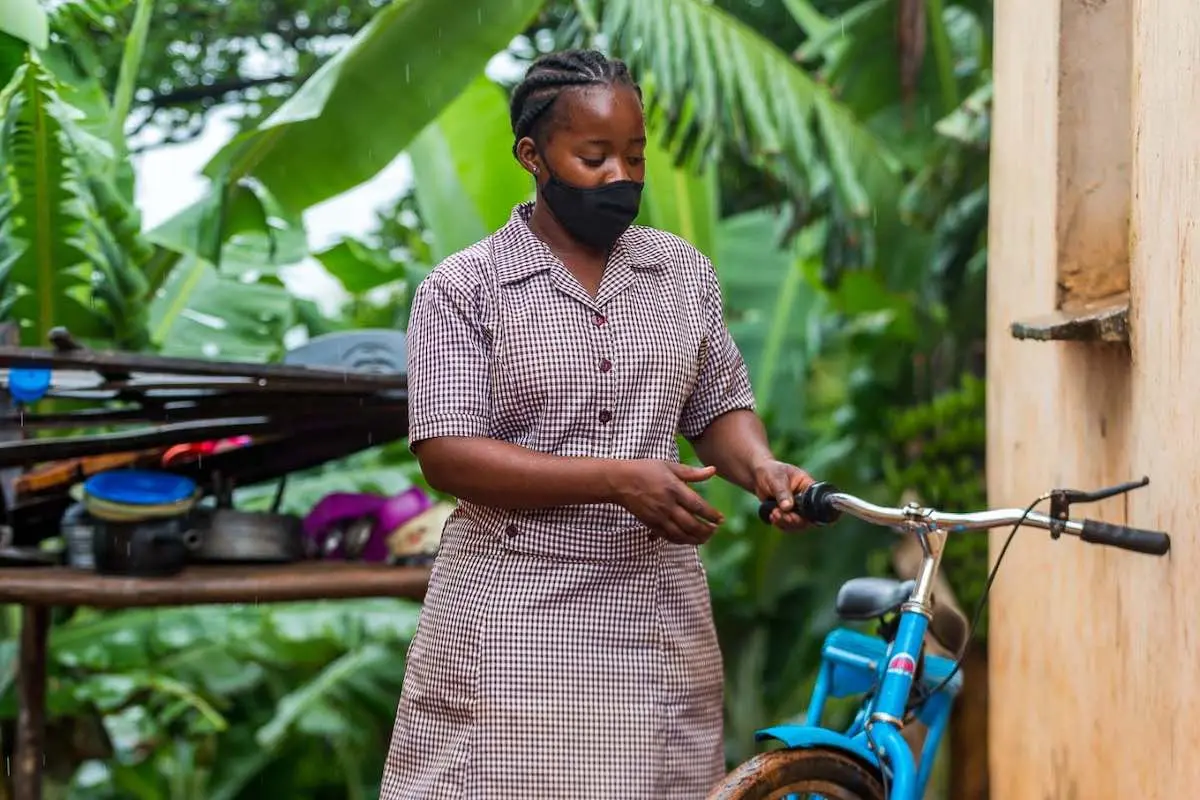 Reaching the 186 households in her Dimire village close to the Mozambican border is now much easier for UNICEF-supported village health worker Miranda Muyambo since receiving a bicycle in April 2020. UNICEFZimbabwe/2021/Timothy Manyange