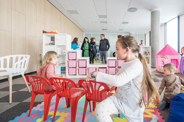 UNICEF USA President and CEO Michael J. Nyenhuis visits a safe space for Ukrainian children and mothers that UNICEF helped set up at the Blue Dot refugee support center in Brasov, Romania.