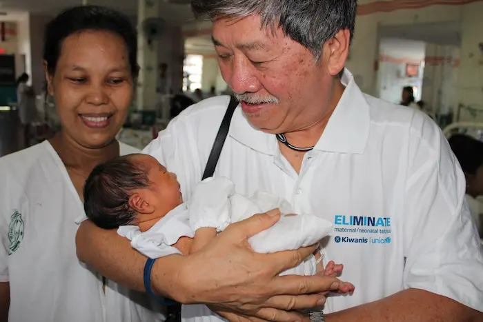 Kiwanis International President Chia Sing Hwang and UNICEF worked hand-in-hand to eliminate maternal neonatal tetanus in the Philippines.