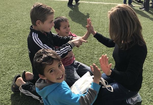 On a field visit to Za’atari refugee camp in Jordan, Marimo Berk plays with three young boys at a UNICEF-supported Child-Friendly Space.