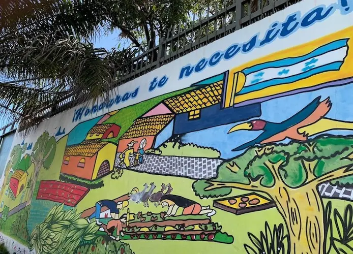 "Honduras needs you" reads the mural outside the UNICEF-supported Belén Reception Center for Returned Migrants in San Pedro Sula, Honduras. 