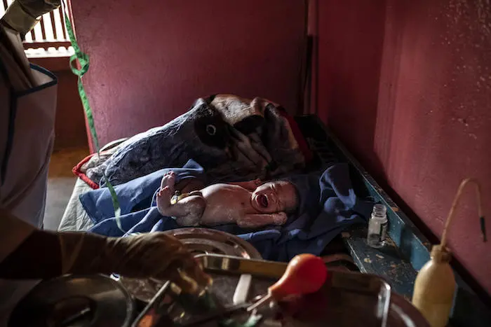 A newborn baby, just seconds old, has his umbilical cord cut by a UNICEF-supported assistant nurse in Bambari, Central African Republic, on September 5, 2018. 