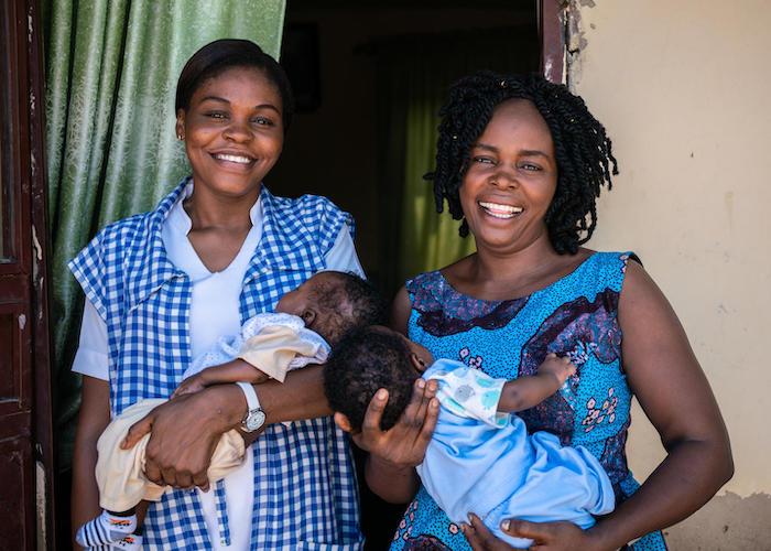 UNICEF-supported health worker Amilia Mathew (left) and her sister hold twins delivered at their local clinic in Yola, Nigeria in October 2018. 