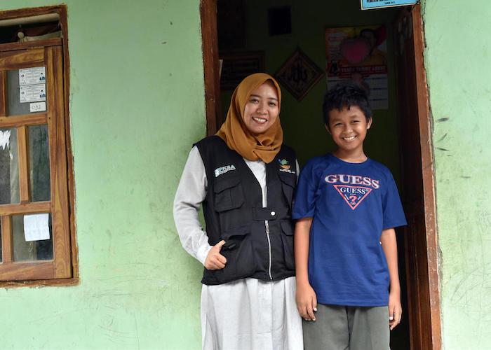 UNICEF-supported social worker Chi Ramadhani helped reunite Rivaldi, 13, with his family three days after an earthquake and tsunami hit Central Sulawesi, Indonesia in September 2018. 
