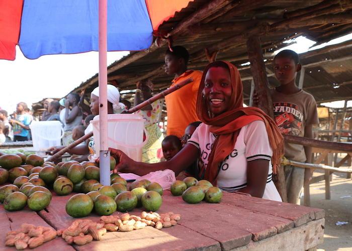 Estelle Nikoyagize, 23, sells mangoes in the market in Gatumba, Burundi. A UNICEF-supported Ebola awareness campaign is helping the community prevent the spread of the disease. 
